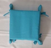צלחת רכה למצה עם מרובע סרוג בצבע כחול