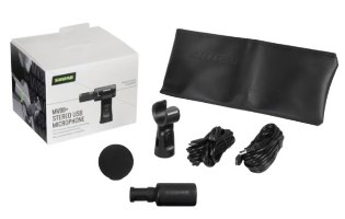 מיקרופון סטריאו קונדנסר Shure MV88+ Stereo USB – קופסת המוצר לצד נרתיק שני כבלים שחורים ומספר אביזרים נלווים