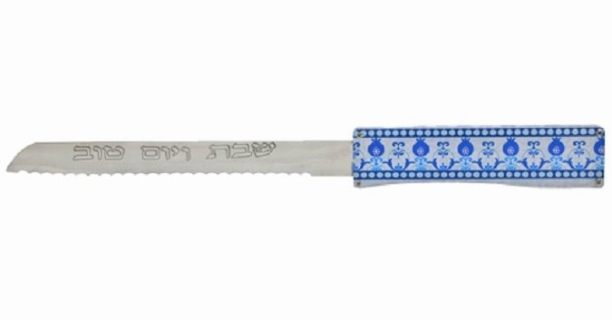 סכין לחלה עם ידית פרספקס עם הדפס רימונים גוונים כחולים דגם "שבת ויום טוב" - 33 ס"מ