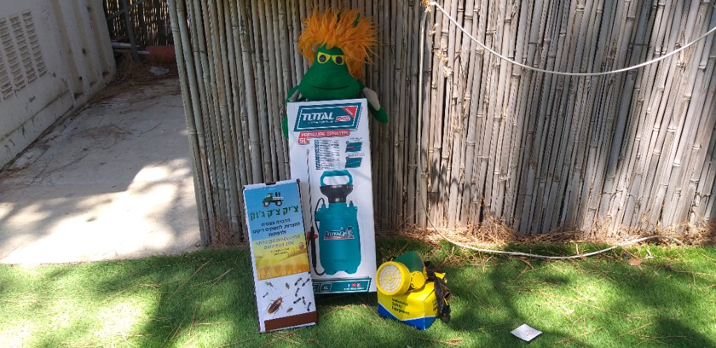 ערכה משורגת נגד ג'וקים (תיקנים) בחצר: כולל חומר הדברה לחצר,מרסס 5 ליטר ומסיכה