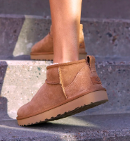 מגפי נשים אולטרה מיני UGG Classic Mini II - קאמל