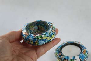 זוג פמוטים בגווני ירוק, בז' וחום