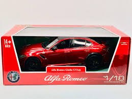 דגם מכונית בוראגו Alfa Romeo Giulia GTAm אדום 1:18 Bburago