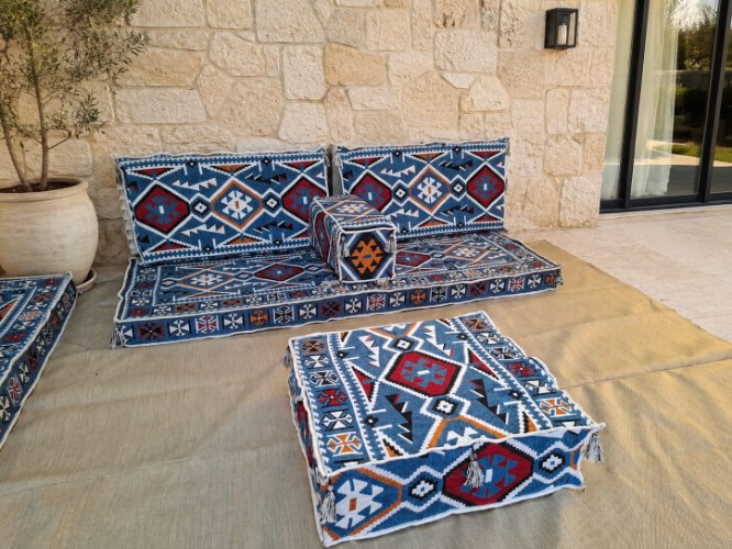 פינת ישיבה בדואית- צבע כחול