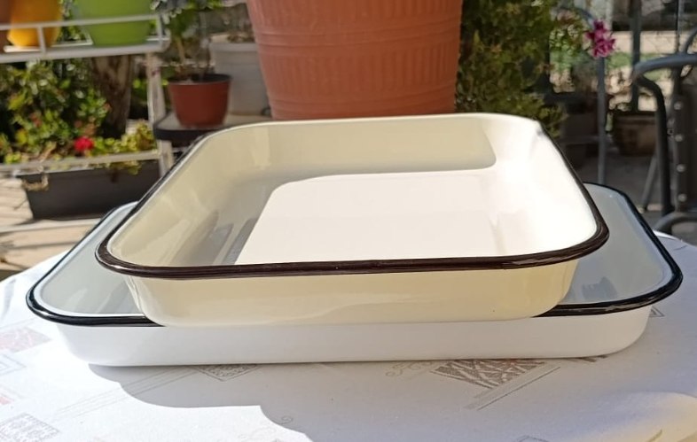 תבנית אפייה והגשה מאמייל איכותי (42x30 ס"מ) – Enamel Boutique