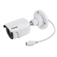 מצלמה חיצונית Vivotek IB9380-H 5MP – מצלמה לבנה מורכבת על מתקן תלייה עם חיבור כבל רשת חשוף