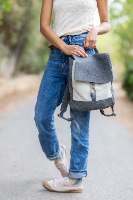 תיק גב  מעור וקנבס כתפיות רחבות מרלו MARLO בצבע שחור פחם מט