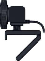 מצלמת רשת צבע שחור Razer Kiyo V2 X 2K – מבט צד על המצלמה ורגלית פתוחה