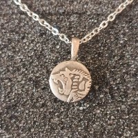 תליון "האריה השואג ממגידו" עם שרשרת. חדש בקופסת מתנה. תכשיטי מטבעות בעבודת יד