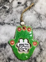 חמסה עם פרחים אדומים וברכה תלוייה