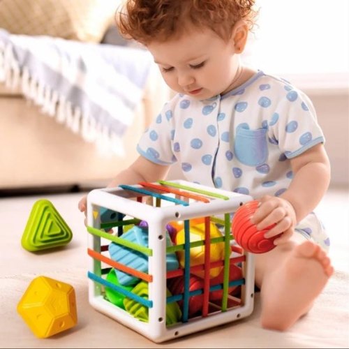 צעצוע התפתחות מונטסורי לתינוק - קוביית הצורות