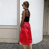 חצאית NYLON אדומה + מסכת NYLON אדומה מתנה