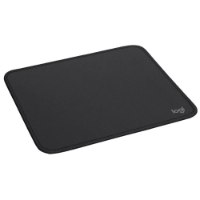 משטח לעכבר Logitech Graphite Mouse Pad – שם המוצר המלא משטח שחור מלבני עם פינות מעוגלות תפור בקצוות ולוגו Logitech