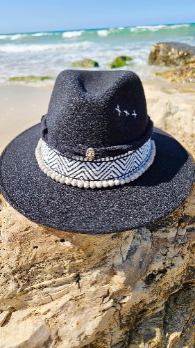 כובע מעוצב black