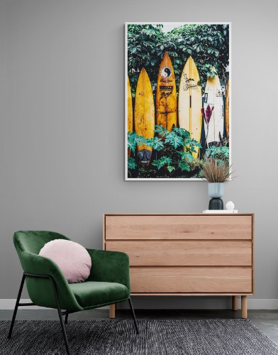 קנבס מוכן לתלייה - הדפס גלשים בגווני צהוב בתוך צמחיה "Surf That Board" |בודדת או לשילוב בקיר גלריה