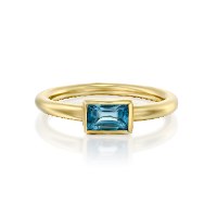 טבעת זהב 14 קראט משובצת בבלוטופז. טבעת אירוסין, טבעת מתנה לאשה או ליולדת. 