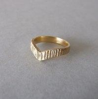 טבעת נישואין V בהשראת עץ מזהב 14K