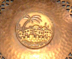 כלי עגול מרוקע מנחושת, עם תבליט ירושלים העתיקה, ישראל, שנות ה- 60