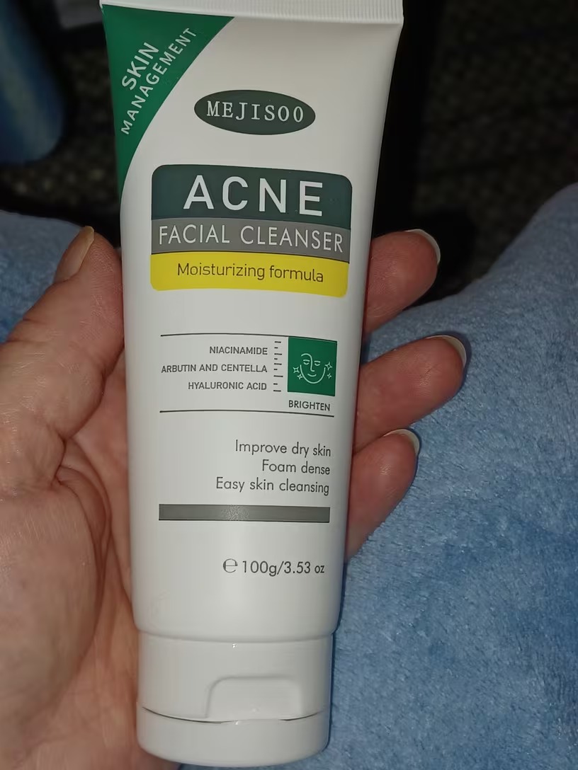 חוות דעת - Acne foam - קצף לניקוי עמוק - לטיפול באקנה ונקבוביות פעורות