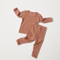 חליפת ריב בסטייל עם הדפס שם התינוק- צבע חמרה