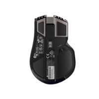 עכבר גיימינג אלחוטי Corsair Ironclaw Wireless Se – תחתית העכבר השחור-אפור עם מדבקות מידע רגולטורי ומתג הפעלה גלויים עם RGB