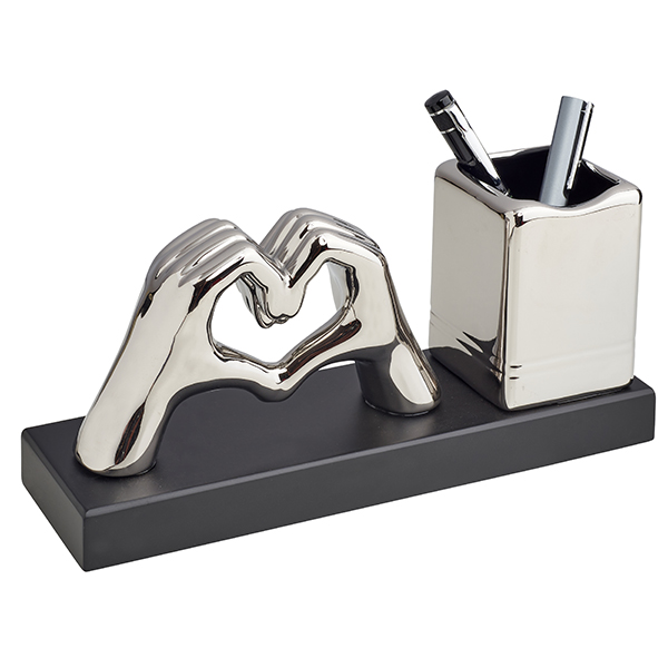 מעמד שולחני  ידים עושות לב & כוס לעטים כסוף מבריק 28x8 ס"מ דגם 5239