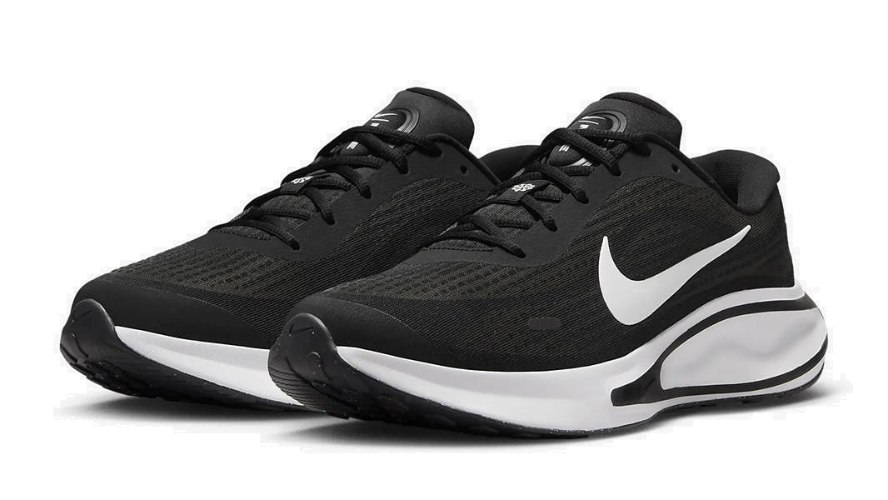 נעלי נייק ריצה Nike Journey Run שחור לבן