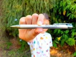 עט עם חריטה - מסע במילים
