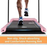 הליכון משרדי Keisar WalkUp Plus – רגליים רצות על המסלול עם מידותיו וטקסט תכונות