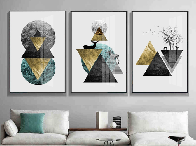 "Le Triangle" סט שלוש תמונות הדפס אבסטרקט גיאומטרי על רקע לבן ממוסגר ומוכן לתליה-לבית או למשרד