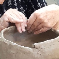 רגע של חומר: סדנת קרמיקה חווייתית בסטודיו  במזכרת בתיה
