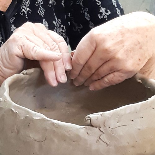 רגע של חומר: סדנת קרמיקה חווייתית בסטודיו  במזכרת בתיה
