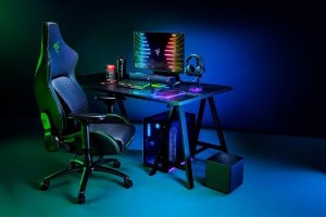 מקרן קול עם סאבוופר למחשב Razer Leviathan V2 – המערכת השחורה בעמדת גיימינג מוארת עם חוטי