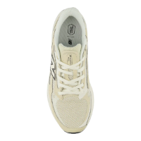 Fresh Foam Arishi V4 נעל ריצת כביש גברים צבע שמנת/ אבן | NEW BALANCE | ניו באלאנס