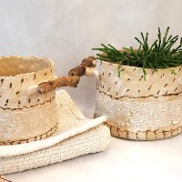 כלים לעציץ בשילוב ענפים טבעיים