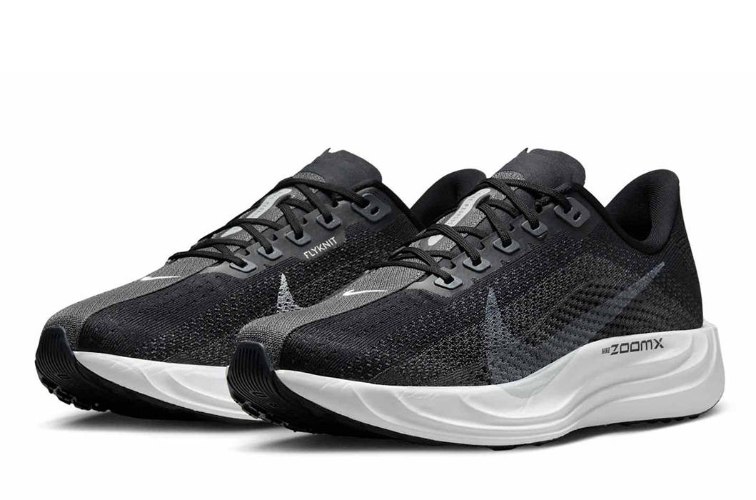 נעלי Nike Pegasus Plus שחור לבן