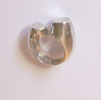 טבעת אהבה   love arms ring
