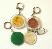 לוט של ארבעה מחזיקי מפתחות מפלסטיק ישראל שנות ה- 60, תלמה, פאן לון וינטאג'