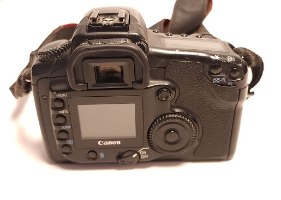 Canon EOS 20D גוף בלבד מצלמת SLR דיגיטלית #