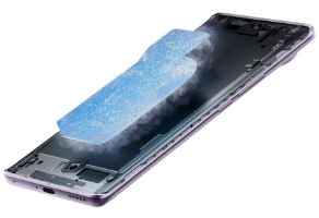 סמארטפון VIVO V40 5G אפור – מסגרת הסמארטפון האפורה חשופה עם רכיבים פנימיים ורכיב קירור כחול