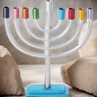 חנוכייה לנרות אלומיניום מהודרת עם קנים כסף נצנץ