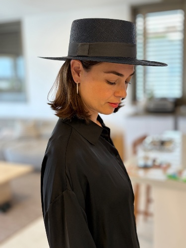 כובע רחב שוליים בצבע שחור  - black boater - MELANIA TRUMP INAUGURATION HAT