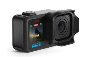מצלמת אקסטרים GoPro Mission 1 – 4K פריט בודד מצלמה שחורה עם מסך קדמי מואר ועדשה גלויה