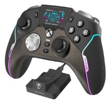 בקר משחק אלחוטי Turtle Beach Stealth Ultra – בקר משחק עם מסך מובנה, עומד על עמדת טעינה.