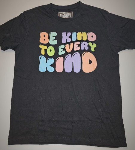 חולצה קצרה "be kind to every kind"