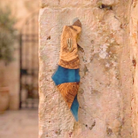 מזוזה אמנותית "כחול-לבן" – עץ זית ושרף כחול שמיים