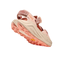 HOKA INFINI HIKE TC - סנדלי טיולים לנשים אינפיניטי בצבע אור שחר/וניל