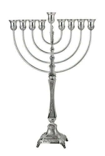 חנוכיה טבול בכסף -מורשת דגם ליון ריקוע