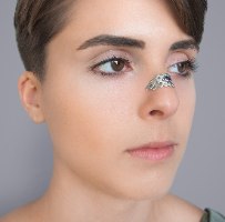 תכשיט לגשר האף קלטי קטן מכסף מצופה זהב עם אבן חן לבחירתכם