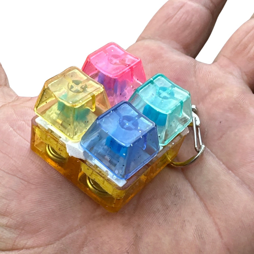 מחזיק מפתחות מקלדת לחצנים מאירים Fidget Toy 2x2